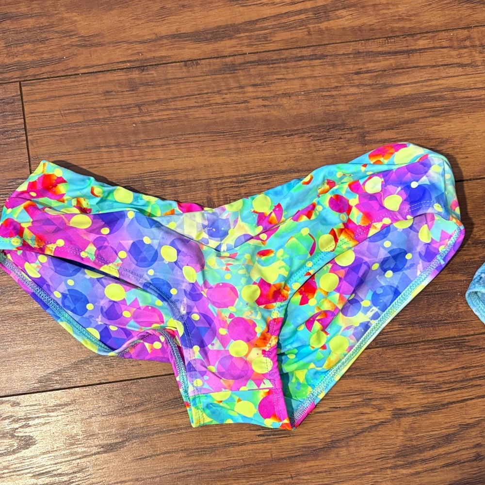 Colorful Vekker Pole Bottoms